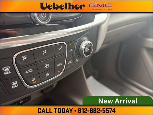 Used 2021 Chevrolet Traverse LT AWD/4WD image 34