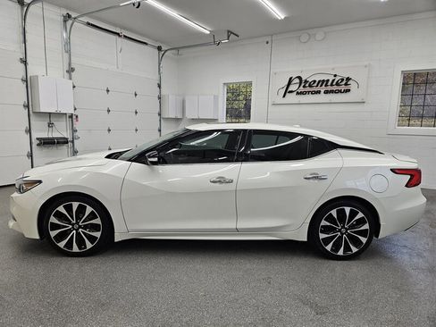 Used 2018 Nissan Maxima SR w/ Interior Lighting Package image 8