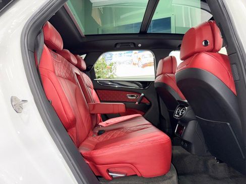Used 2018 Bentley Bentayga AWD/4WD image 58