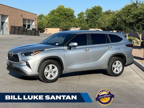 Used 2025 Toyota Highlander LE FWD image 1