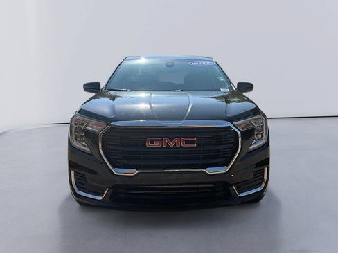 Used 2024 GMC Terrain SLE FWD image 8