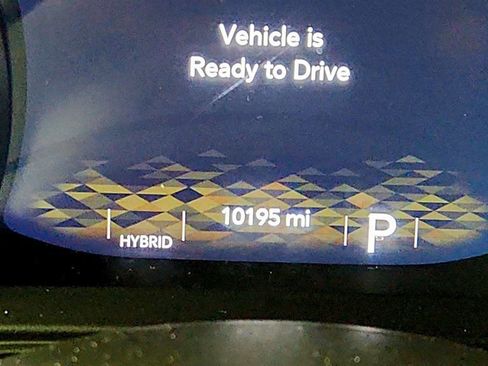 Used 2025 Jeep Wrangler Unlimited Sahara w/ Safety Group image 15