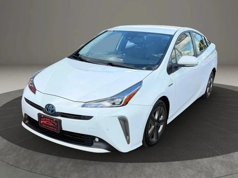 Used 2022 Toyota Prius XLE FWD image 1