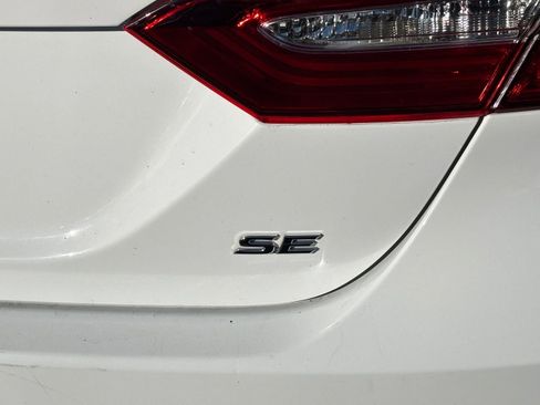 Certified 2019 Toyota Camry SE image 10