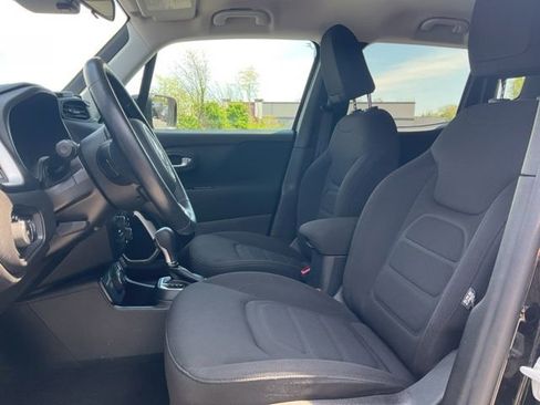 Used 2020 Jeep Renegade Latitude w/ Cold Weather Group AWD/4WD image 2
