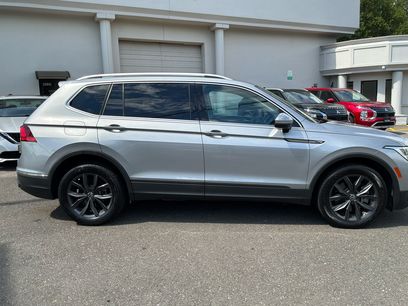 Used 2022 Volkswagen Tiguan SE w/ Panoramic Sunroof Package
