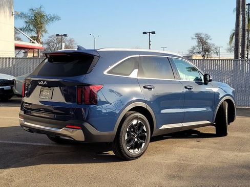 New 2026 Kia Sorento S image 5