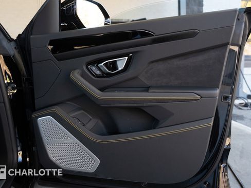 Used 2024 Lamborghini Urus S image 29