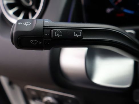 Used 2023 Mercedes-Benz GLB 250 image 43