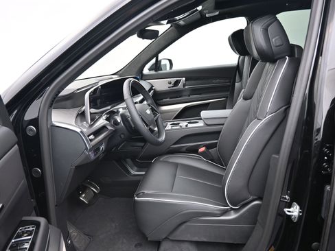 New 2026 Cadillac Vistiq Platinum w/ LPO, Floor Liner Package image 11