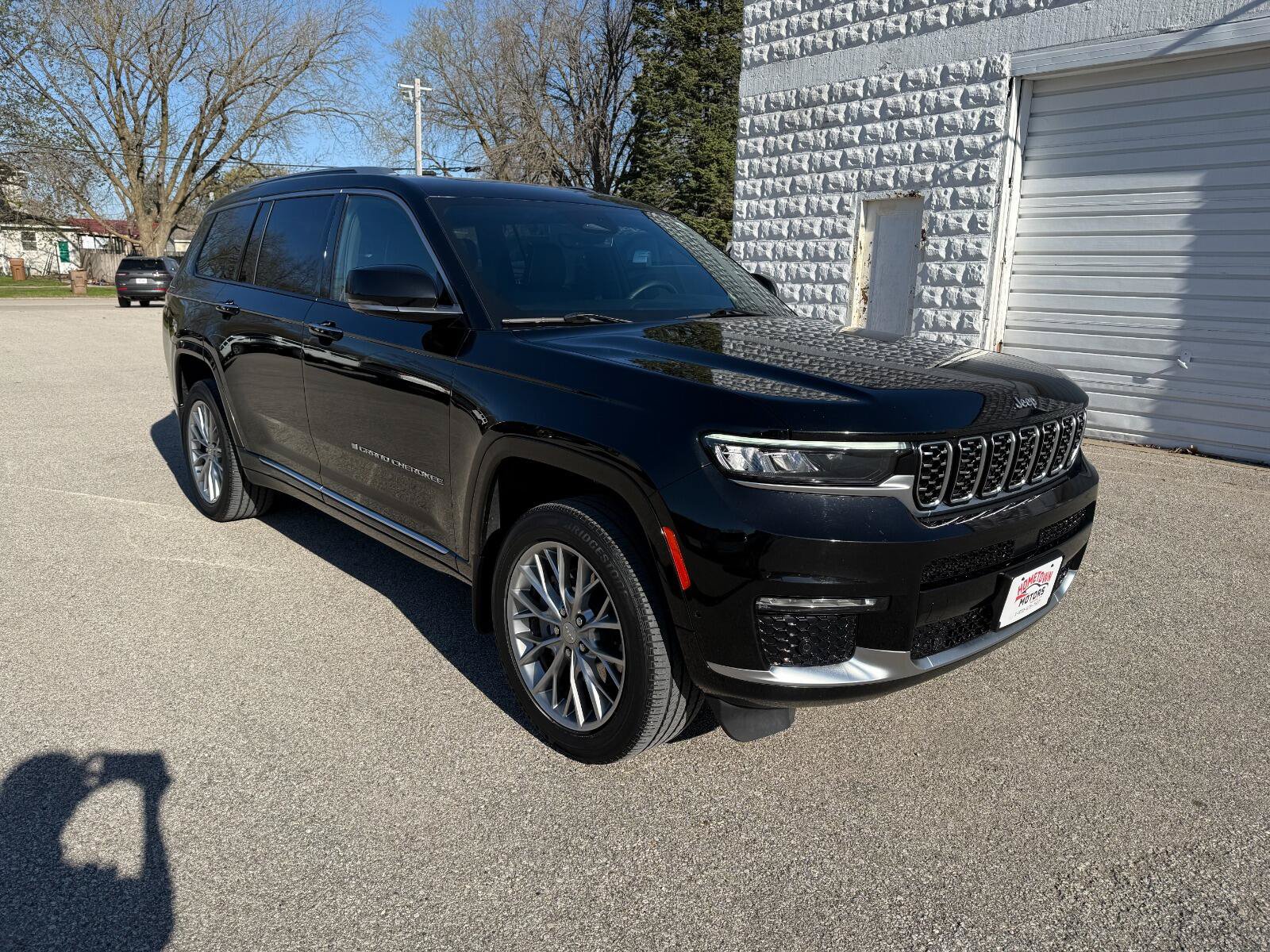 Used 2022 Jeep Grand Cherokee L Summit w/ Luxury Tech Group V AWD/4WD image 3