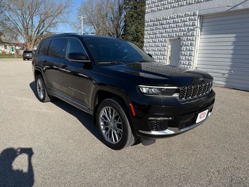 Used 2022 Jeep Grand Cherokee L Summit w/ Luxury Tech Group V AWD/4WD image 3