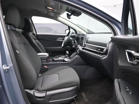 Used 2025 Kia Sportage LX image 27