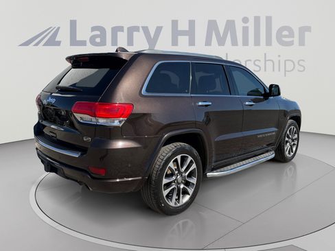 Used 2017 Jeep Grand Cherokee Overland w/ Jeep Active Safety Group RWD image 5