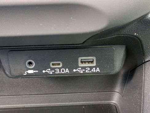 Used 2024 Subaru Crosstrek 2.5i Limited w/ Crosstrek Mirror Package image 19