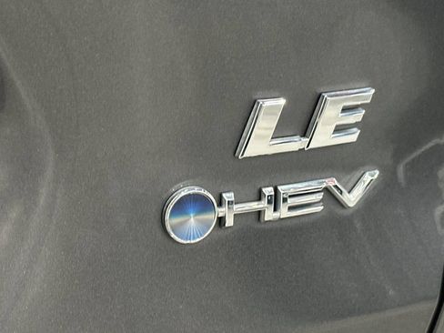 Used 2025 Toyota RAV4 LE AWD/4WD image 32