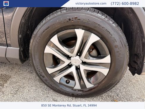 Used 2018 Toyota RAV4 LE FWD image 25
