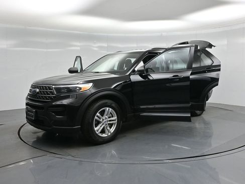 Certified 2022 Ford Explorer XLT image 32