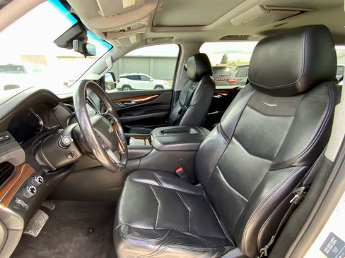 Used 2020 Cadillac Escalade ESV Luxury AWD/4WD image 21
