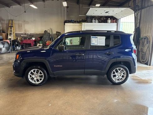 Used 2019 Jeep Renegade Sport w/ Sport Appearance Group AWD/4WD image 4