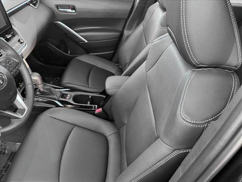 Certified 2025 Toyota Corolla Cross XLE image 9