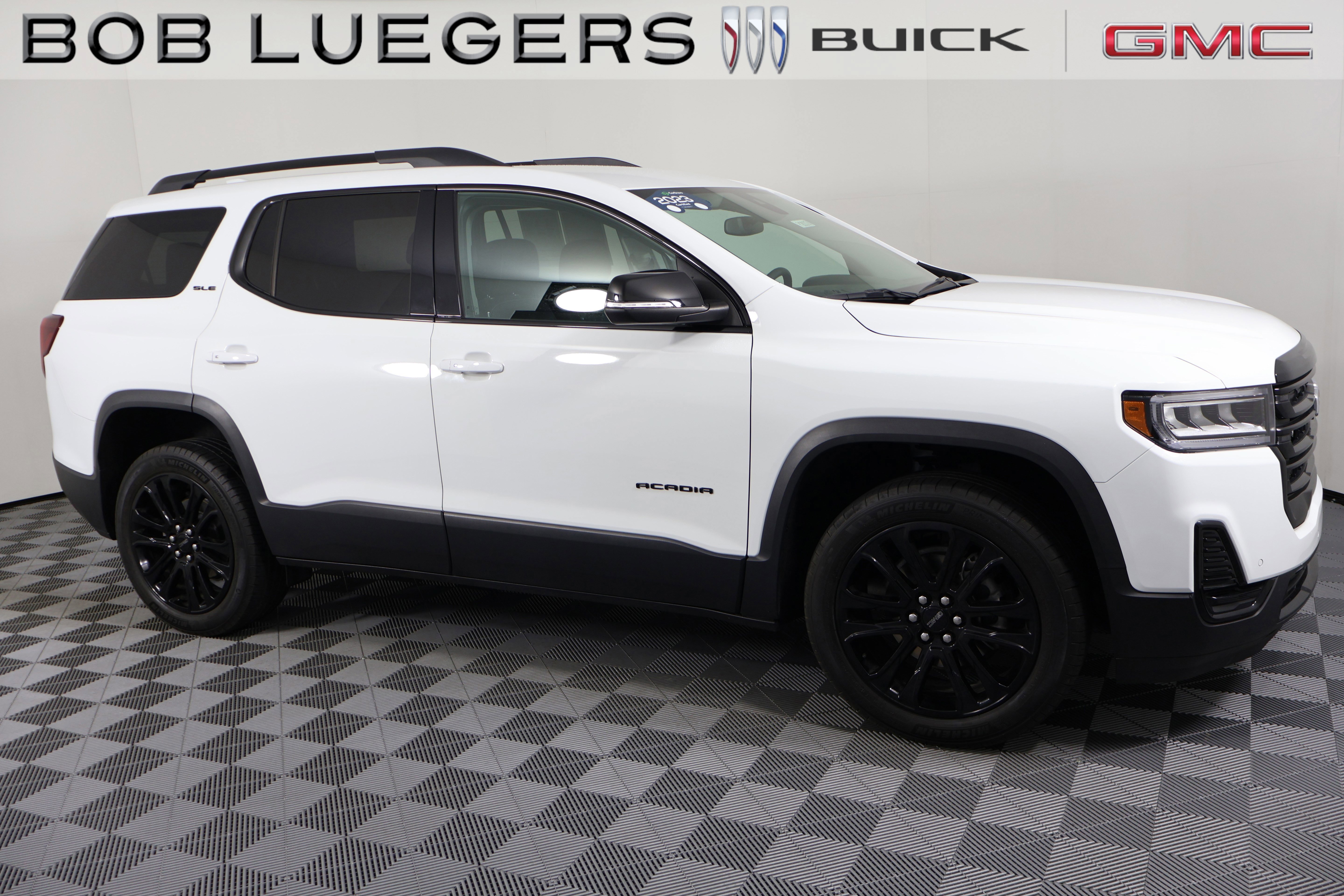 Certified 2023 GMC Acadia SLE w/ Driver Convenience Package AWD/4WD image 2