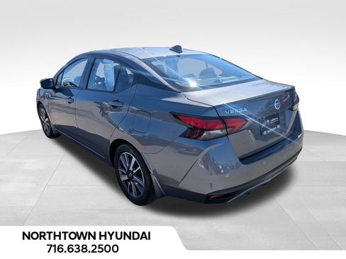 Used 2021 Nissan Versa SV image 3