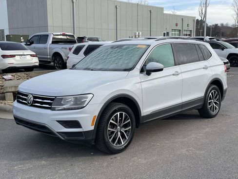 Used 2018 Volkswagen Tiguan SE w/ Panoramic Sunroof Package image 2