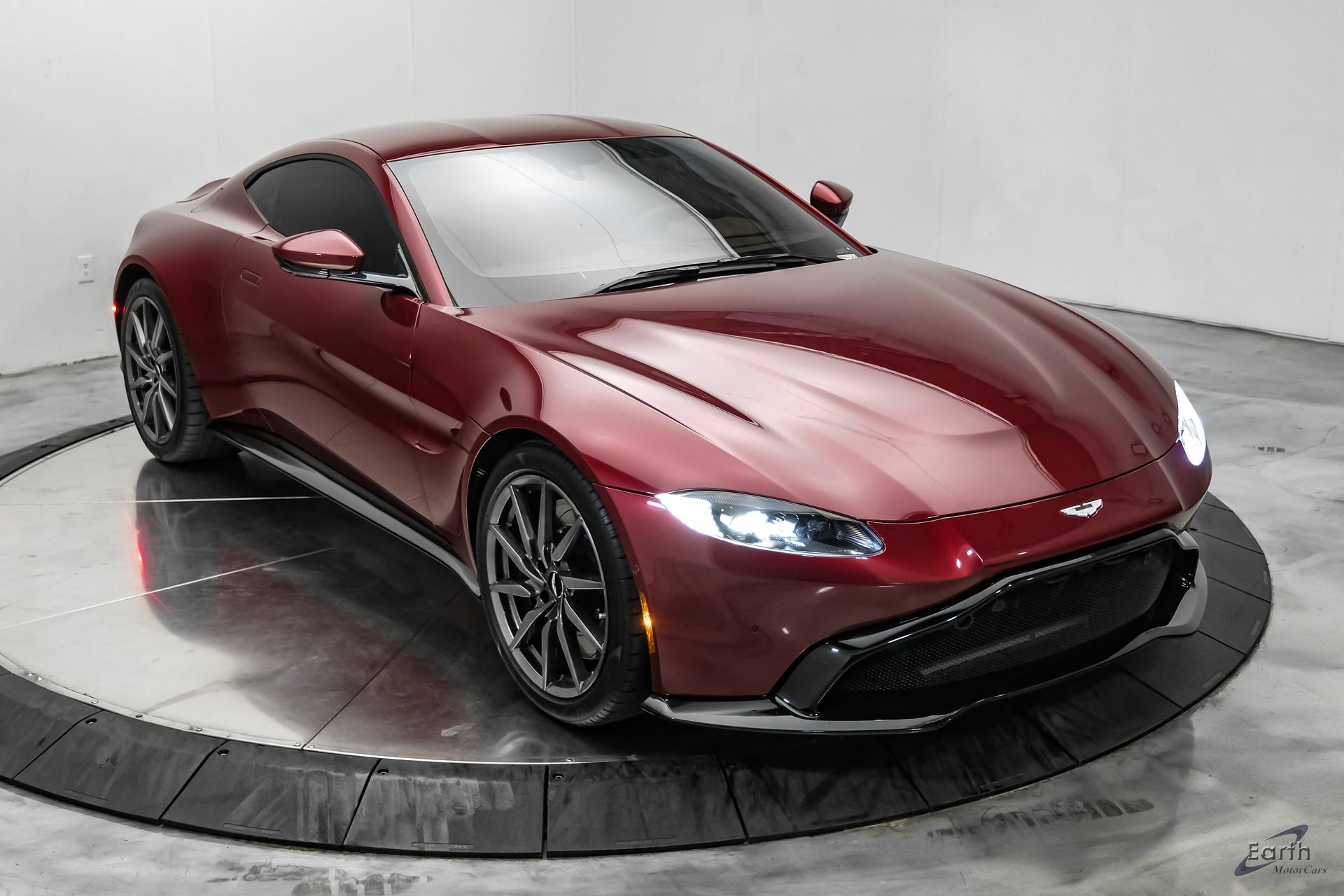 Used 2020 Aston Martin V8 Vantage Coupe RWD image 30