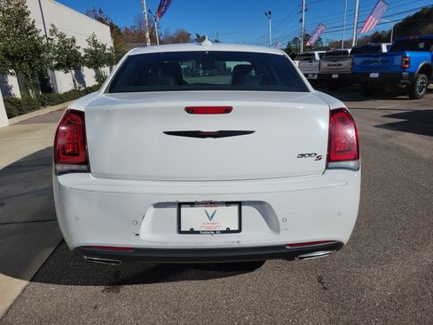 Used 2021 Chrysler 300 S image 6