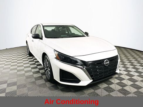 Certified 2024 Nissan Altima 2.5 SV image 4