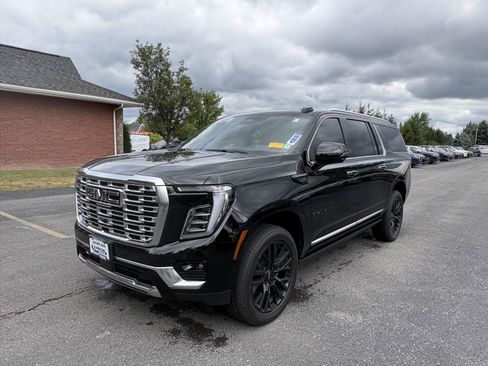 Used 2026 GMC Yukon XL Denali w/ Sun & Power Step Package AWD/4WD image 3