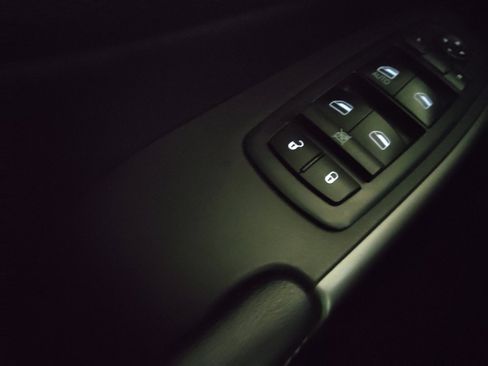 Used 2019 Jeep Cherokee Latitude w/ Popular Appearance Group image 27