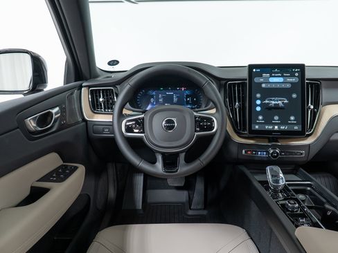 New 2026 Volvo XC60 B5 Plus w/ Climate Package image 17