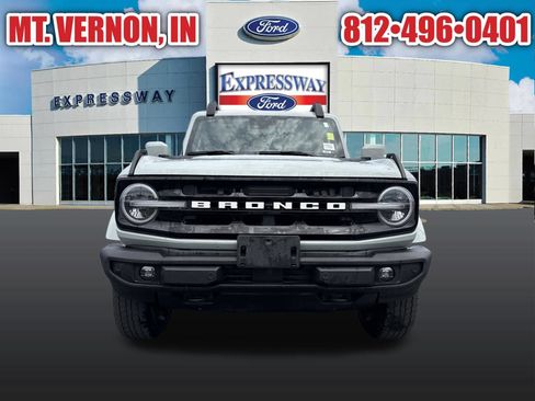 Used 2023 Ford Bronco Outer Banks AWD/4WD image 2