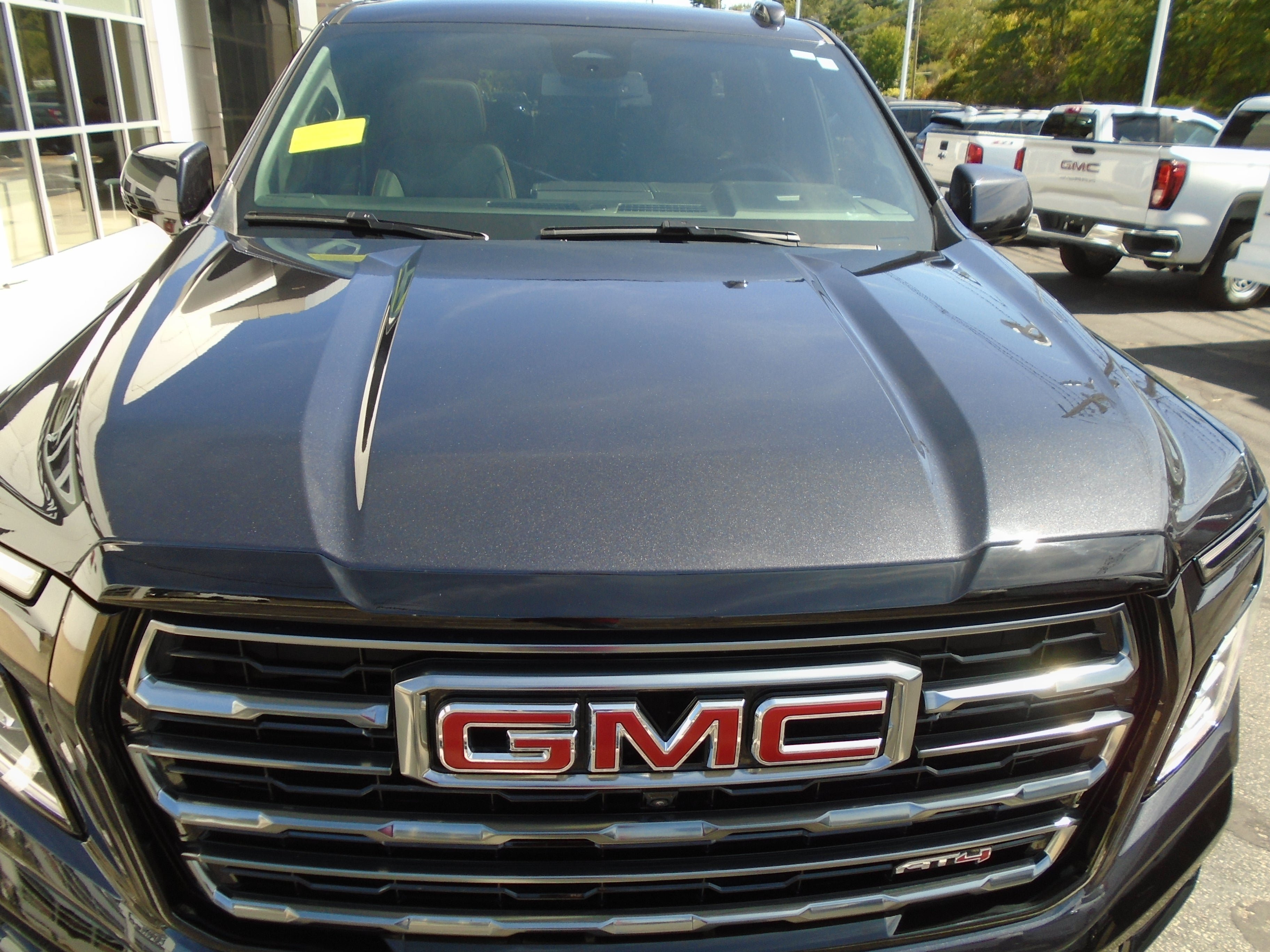 Used 2025 GMC Yukon AT4 AWD/4WD image 11