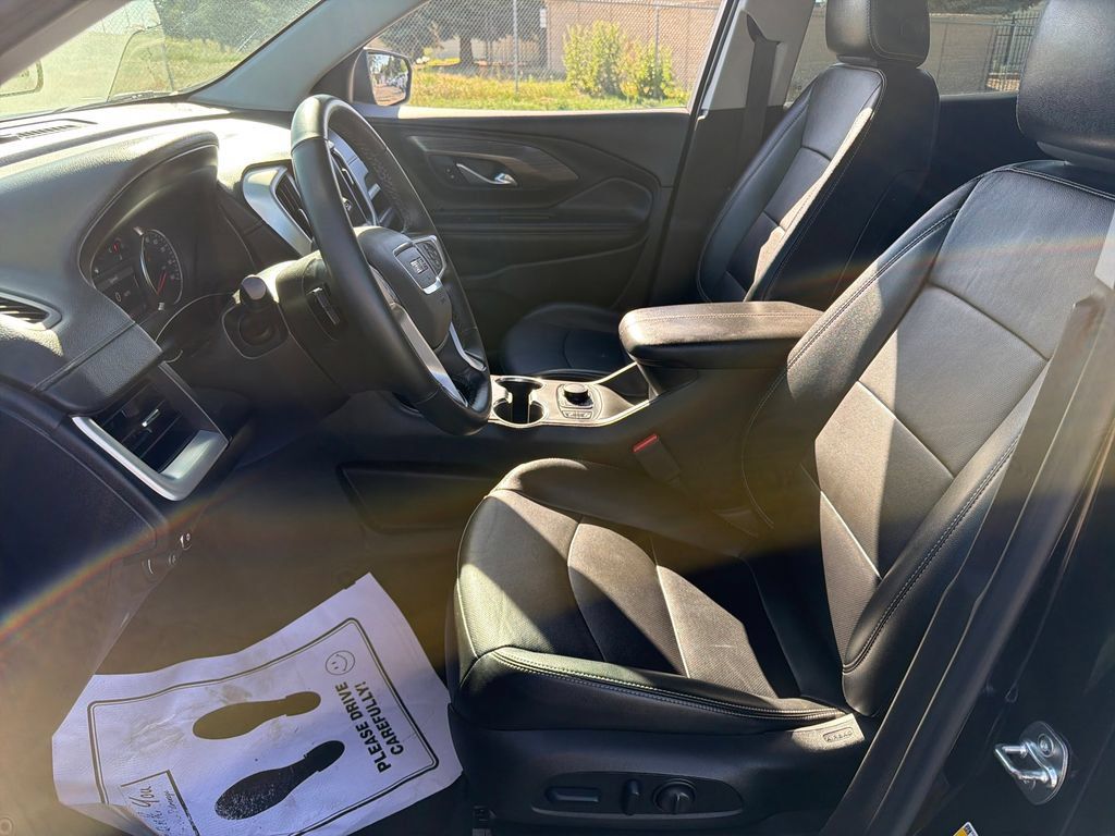 Used 2024 GMC Terrain SLT AWD/4WD image 9
