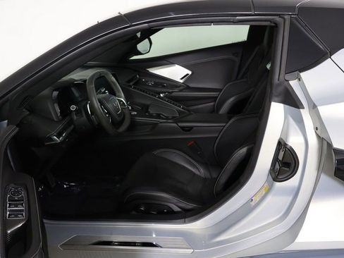 Used 2021 Chevrolet Corvette Stingray Premium Conv w/ Z51 Performance Package RWD image 32