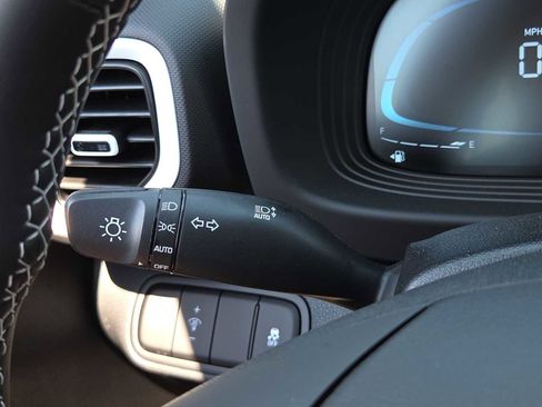 New 2025 Hyundai Venue Limited image 24