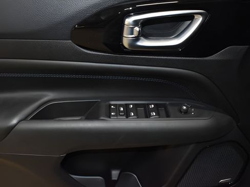New 2026 Jeep Compass Latitude w/ Sun and Sound Group AWD/4WD image 25