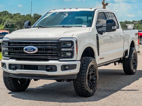 Used 2025 Ford F350 Platinum AWD/4WD image 3