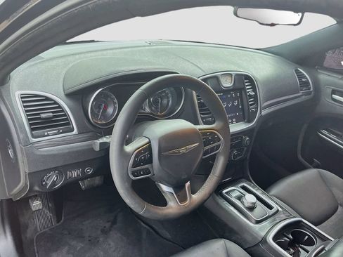 Used 2022 Chrysler 300 Touring w/ Sport Appearance Package RWD image 9