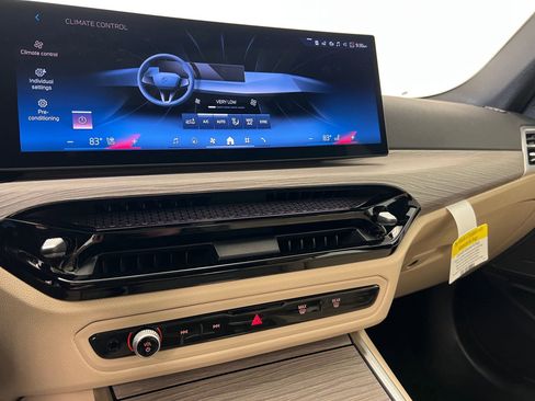 Used 2025 BMW 330i xDrive Sedan AWD/4WD image 34