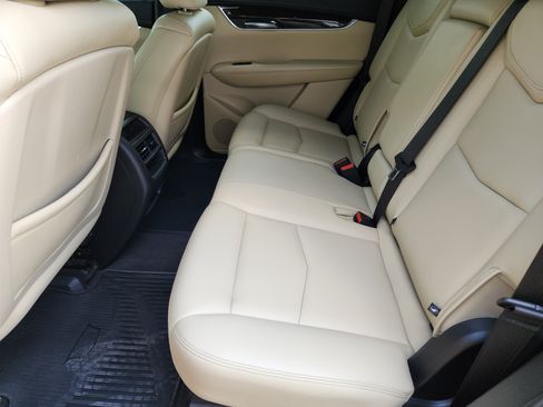 Used 2019 Cadillac XT5 FWD image 30