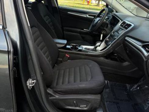 Used 2015 Ford Fusion SE FWD image 12