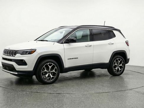 Used 2025 Jeep Compass Limited AWD/4WD image 3