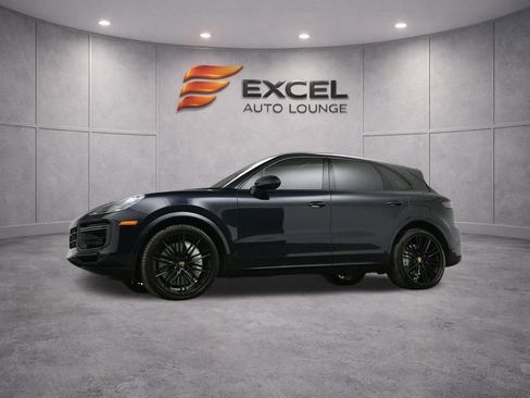 Used 2021 Porsche Cayenne Turbo w/ Premium Package Plus AWD/4WD image 52