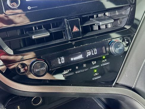 Used 2022 Toyota Camry SE image 25