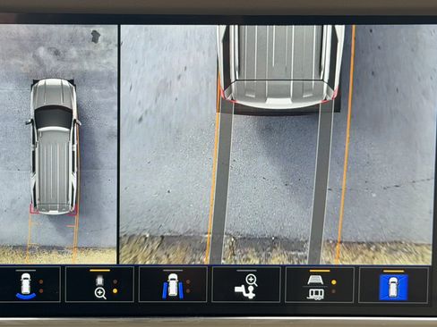 Used 2023 GMC Yukon XL Denali image 32