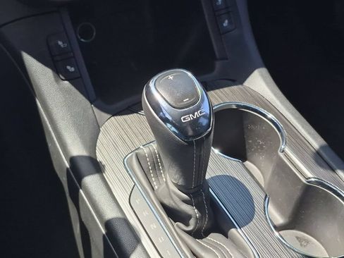 Used 2019 GMC Acadia SLT FWD image 16